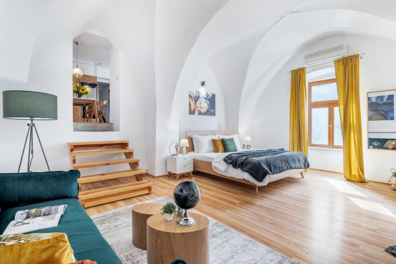 Wine & Bike City Tower Apartments Znojmo Exterior photo